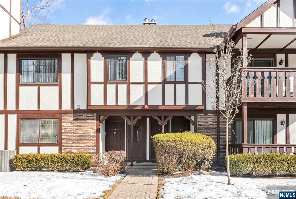 3802 Mark Twain Way 3802