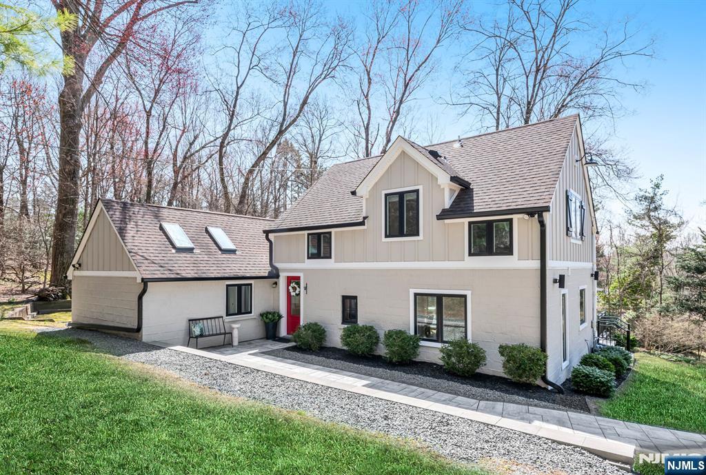 1045 Saddle River Road