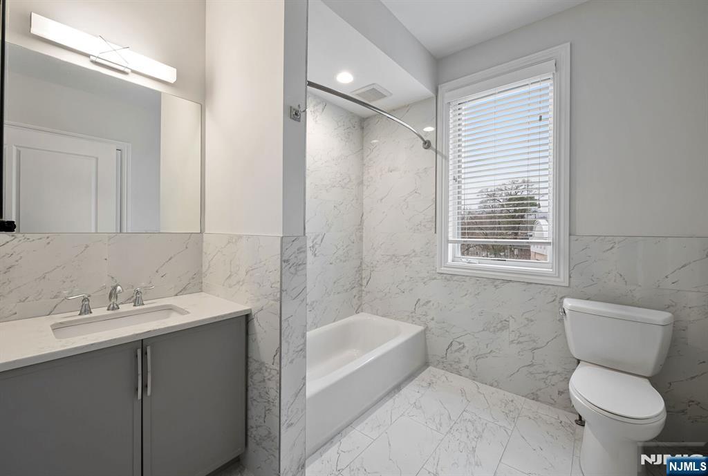 11 Madison Avenue 301