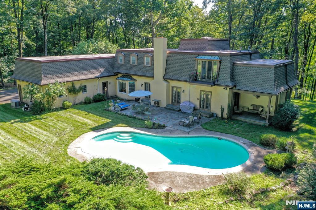2 E Saddle River Road