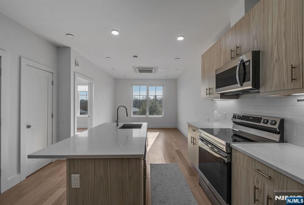 35 Jefferson Avenue 408