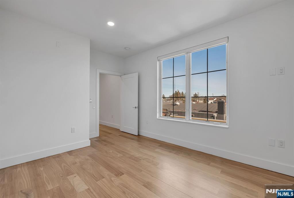 35 Jefferson Avenue 408