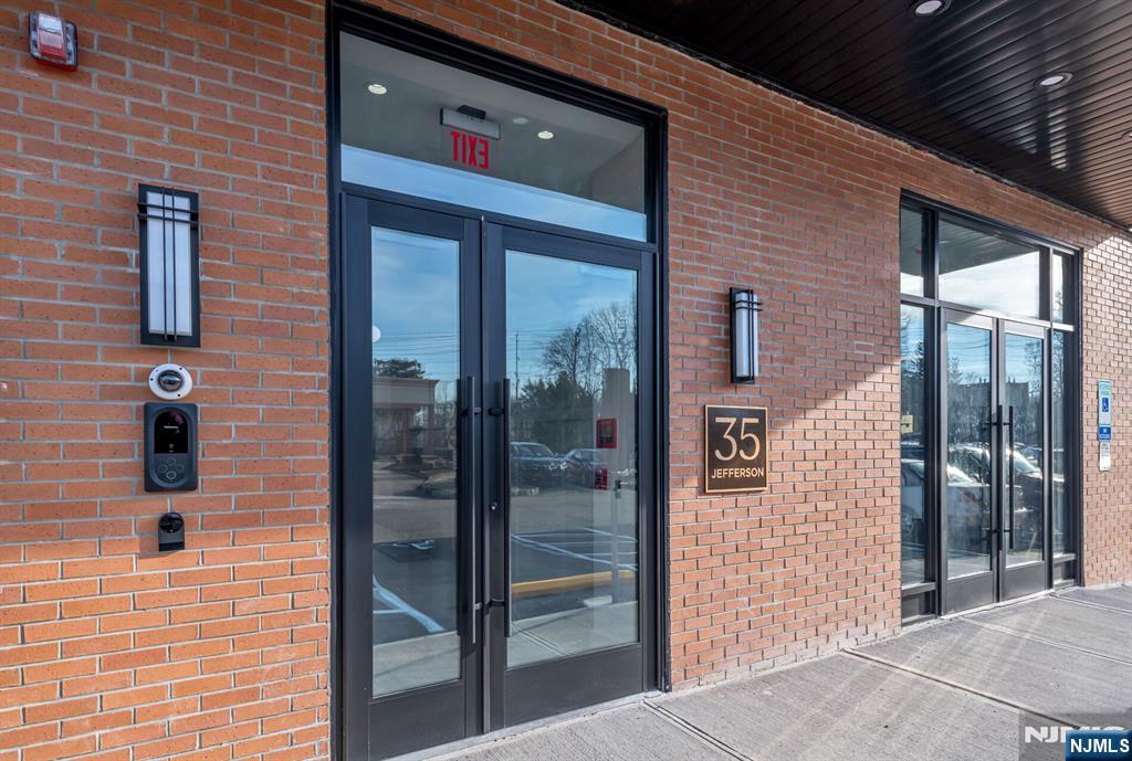 35 Jefferson Avenue 408