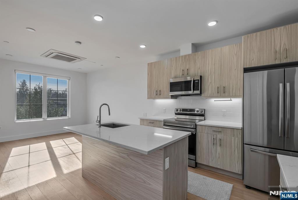 35 Jefferson Avenue 408