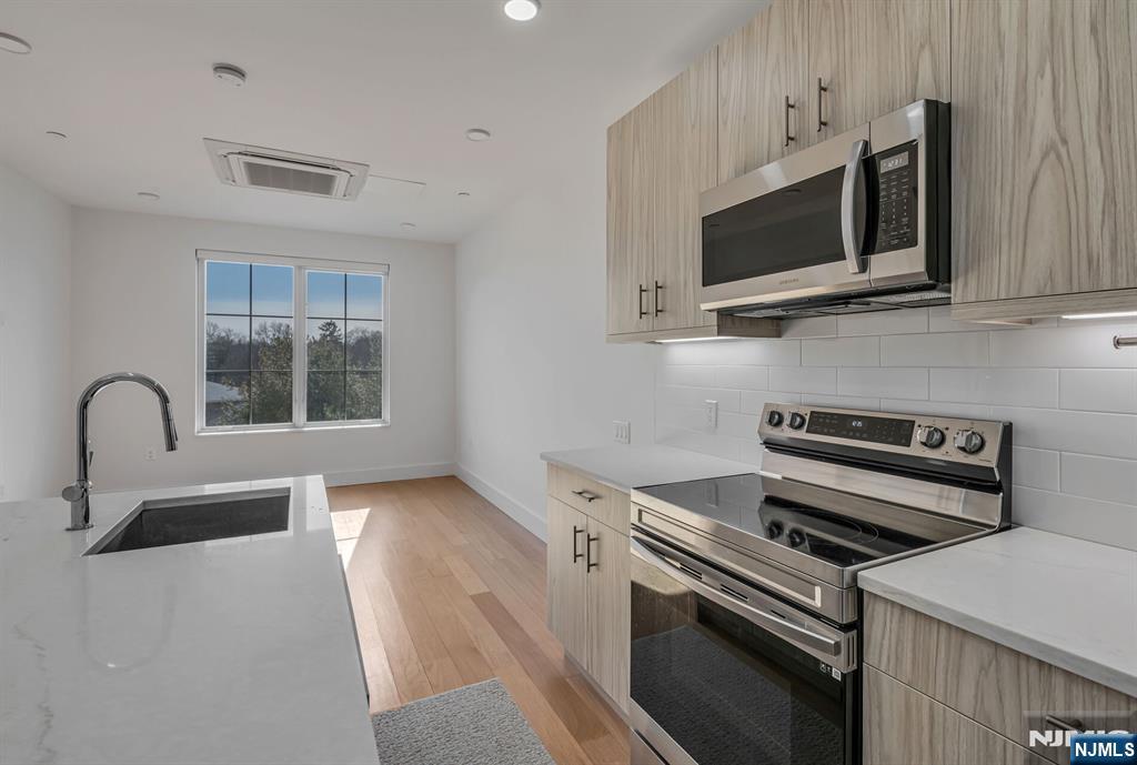 35 Jefferson Avenue 408