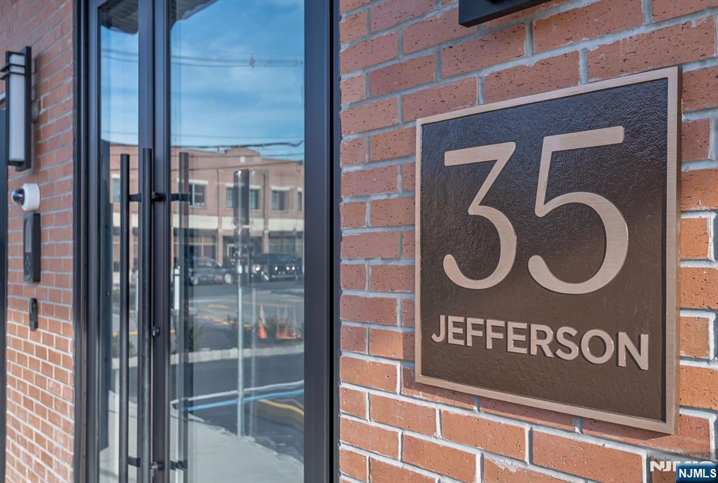 35 Jefferson Avenue 408