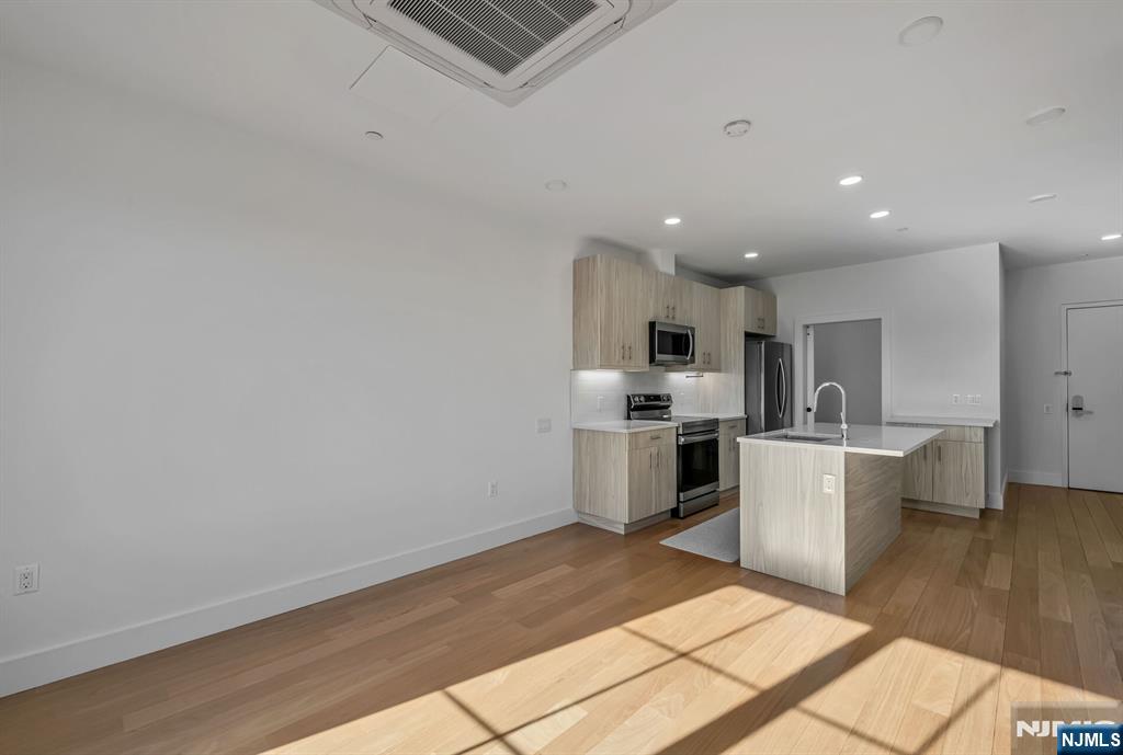 35 Jefferson Avenue 408