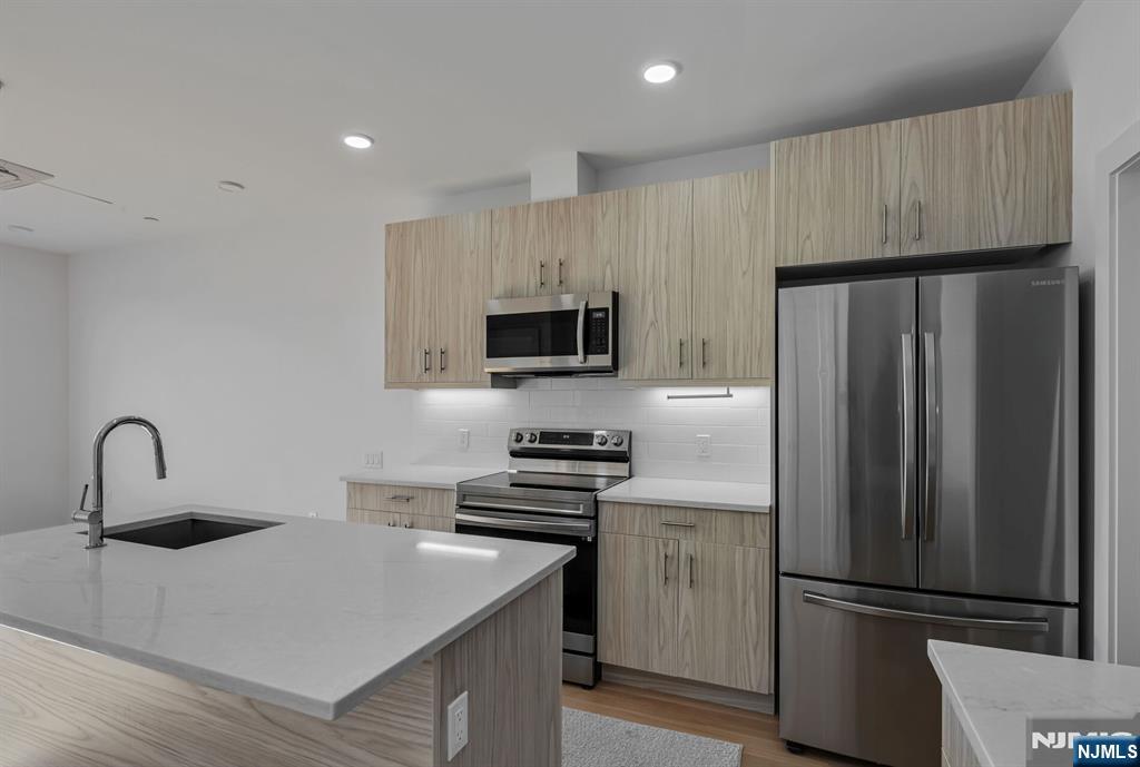 35 Jefferson Avenue 408