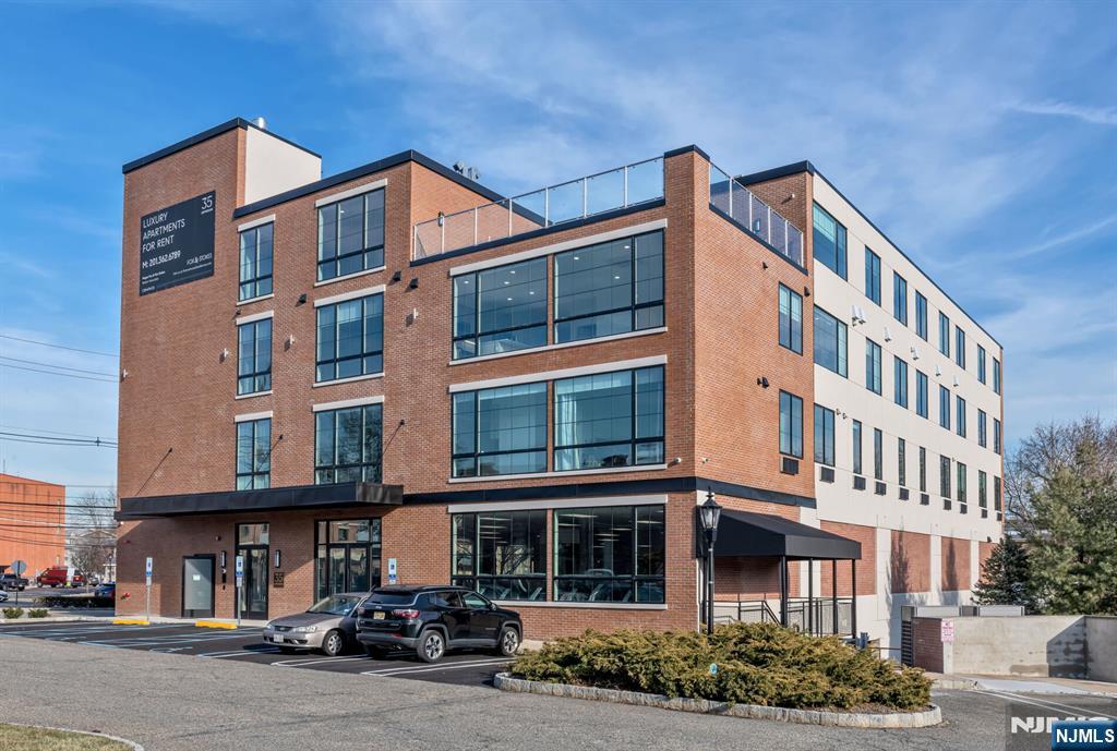 35 Jefferson Avenue 408