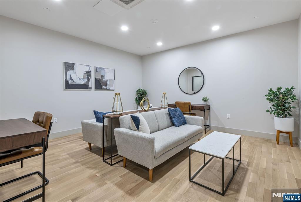 35 Jefferson Avenue 408