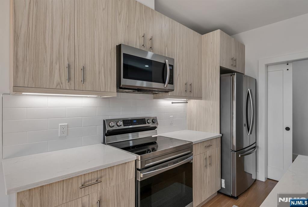 35 Jefferson Avenue 408