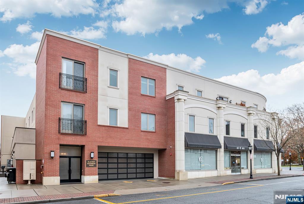 11 Madison Avenue 206