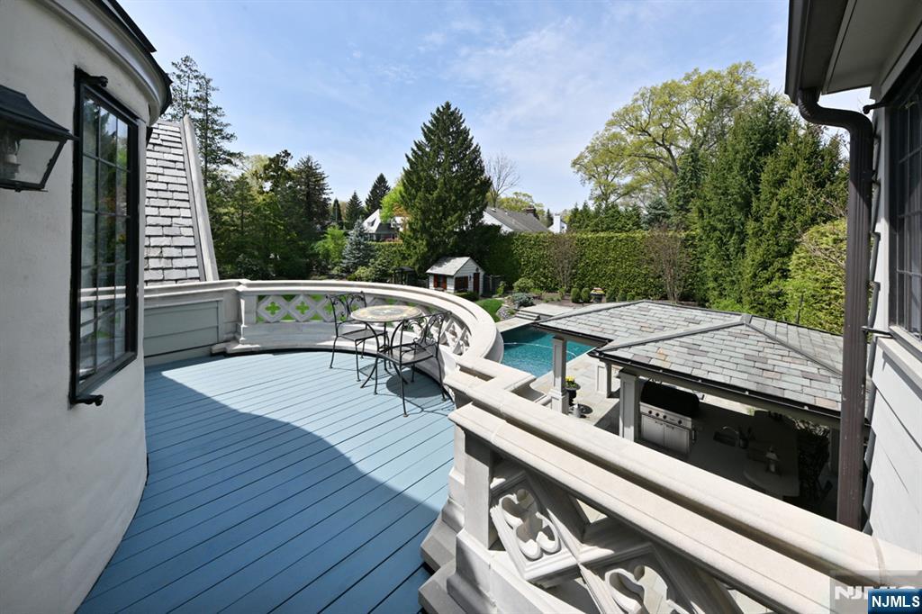 3 Hollis Drive