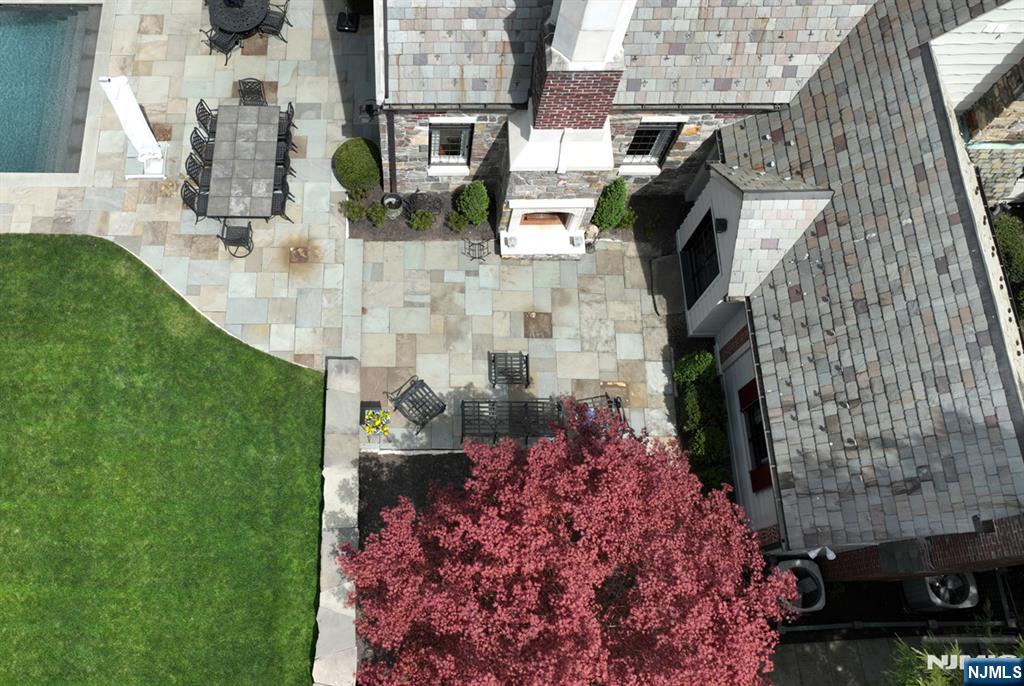 3 Hollis Drive