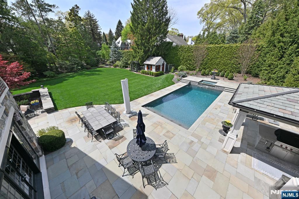 3 Hollis Drive