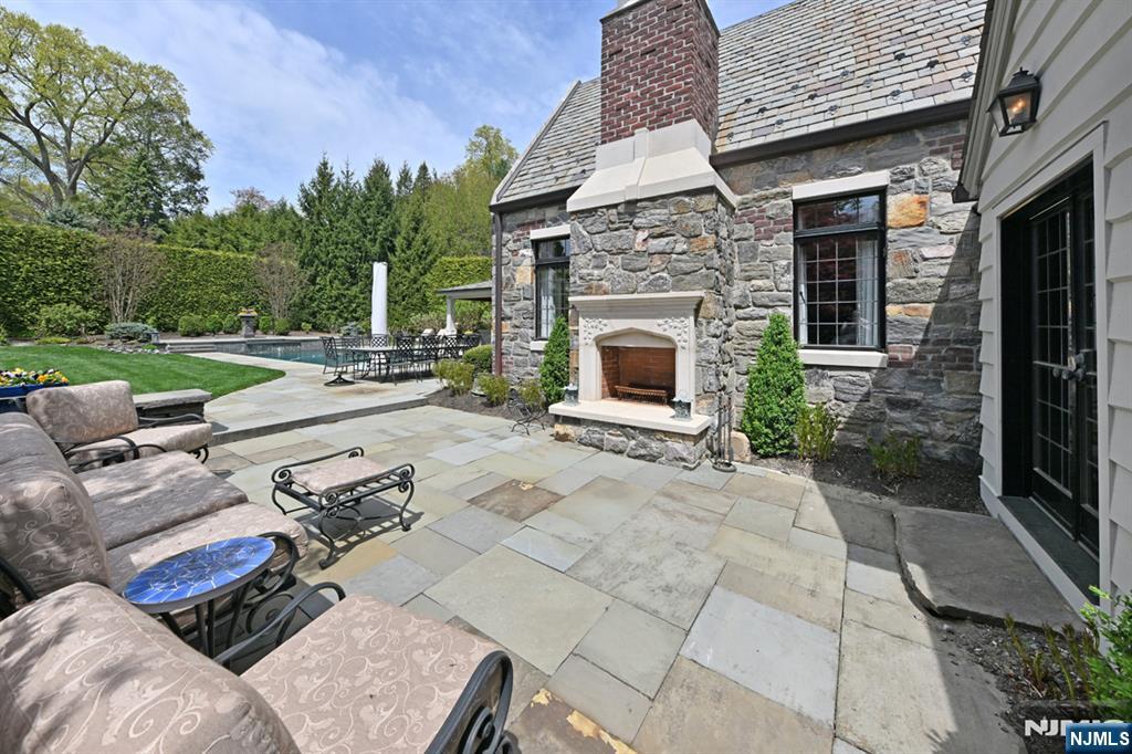 3 Hollis Drive
