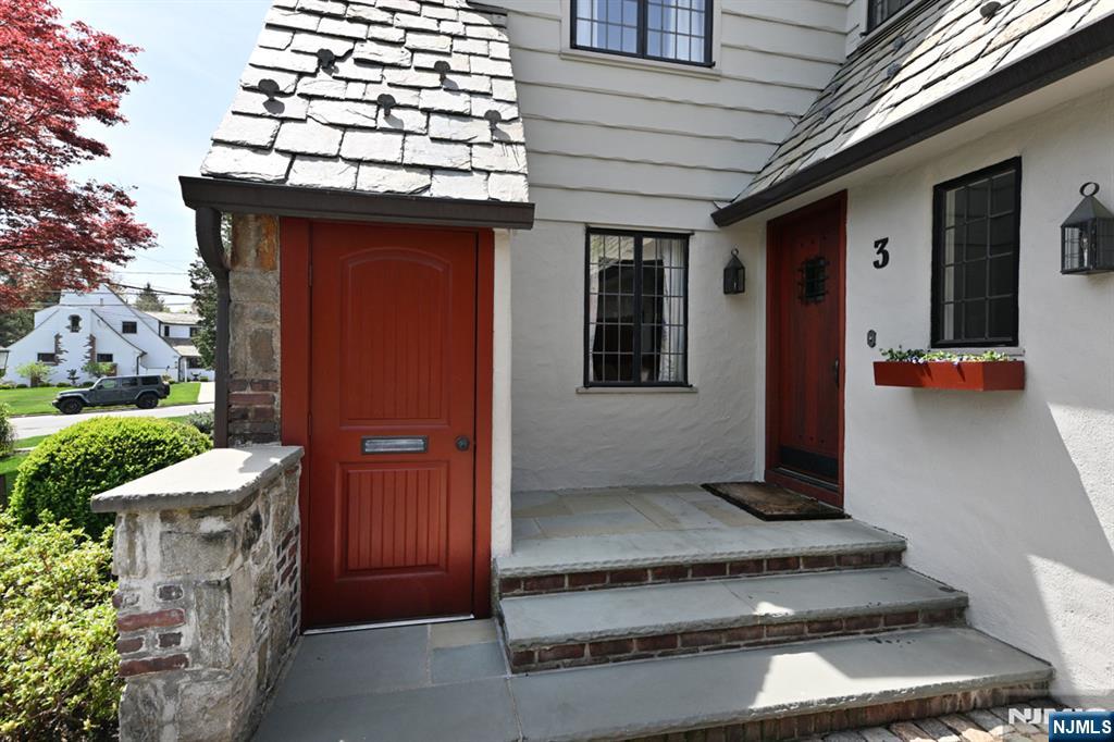 3 Hollis Drive