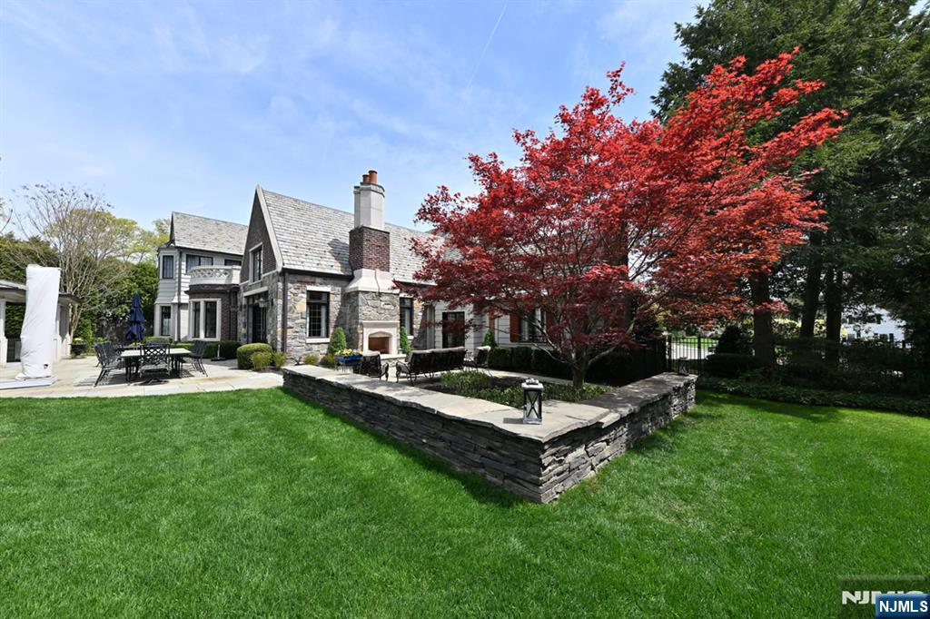 3 Hollis Drive