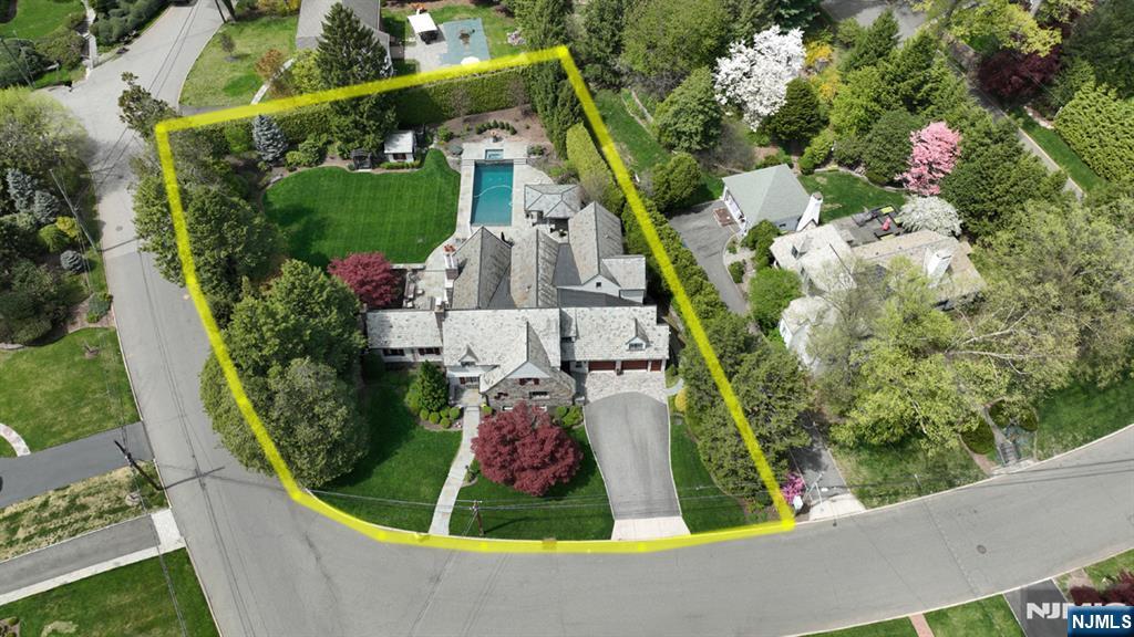 3 Hollis Drive