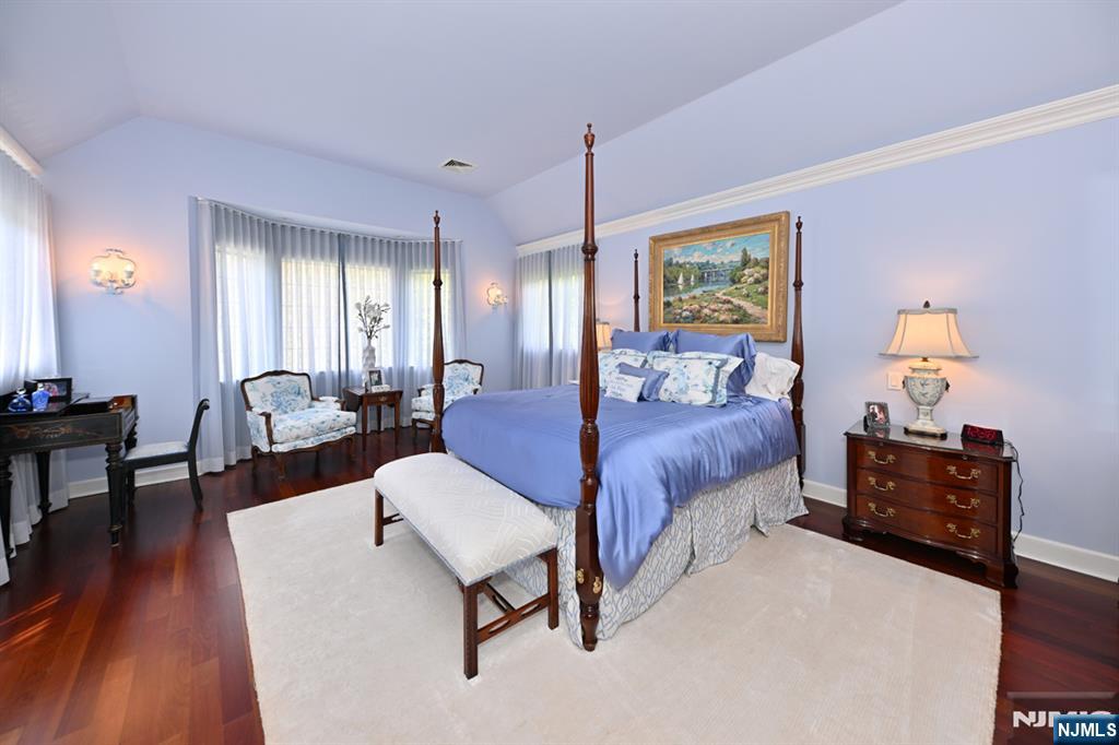 3 Hollis Drive