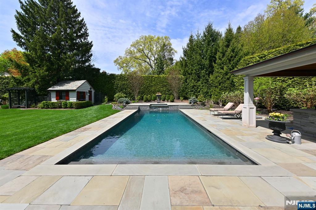 3 Hollis Drive