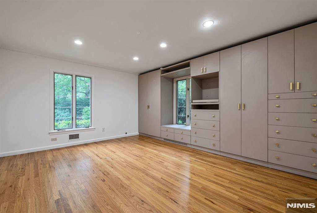 8 Clearwater Drive