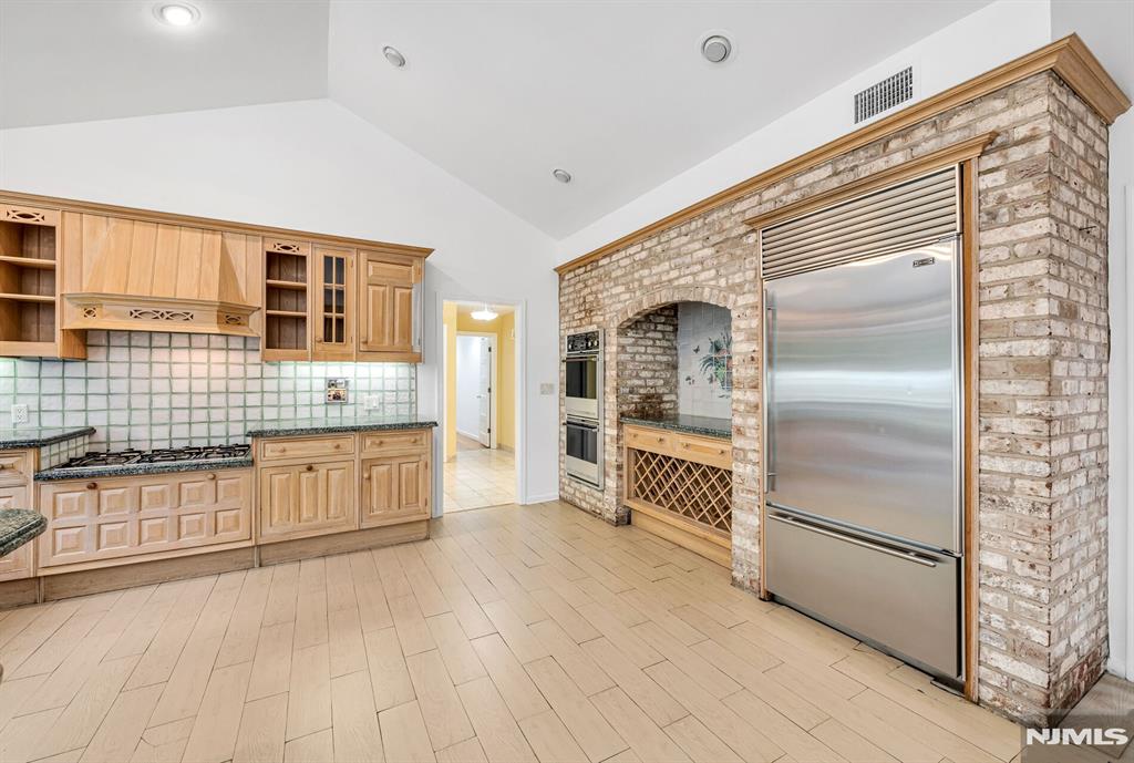 8 Clearwater Drive