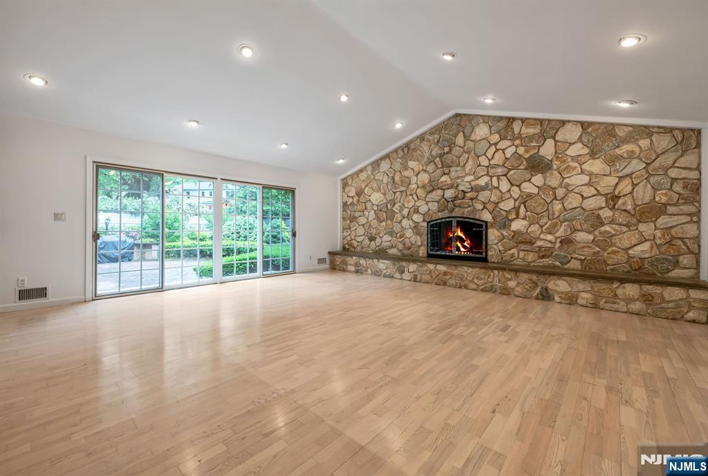 8 Clearwater Drive