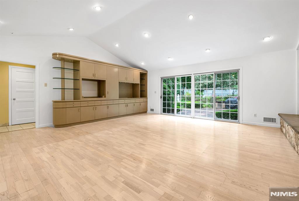 8 Clearwater Drive