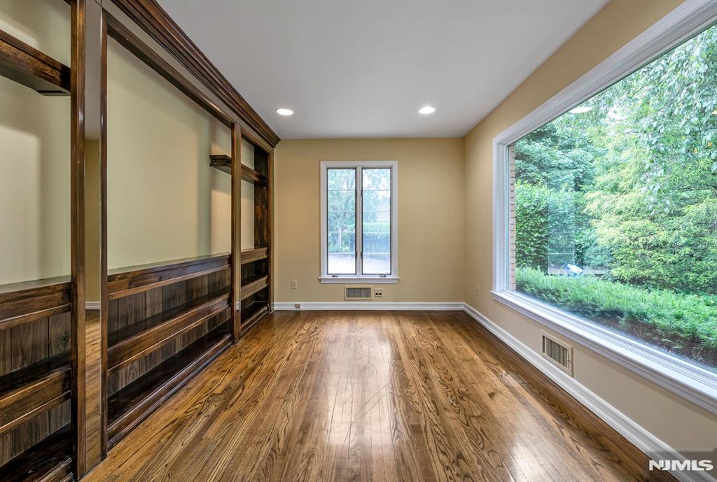 8 Clearwater Drive