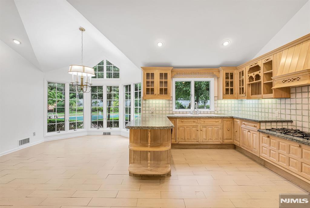 8 Clearwater Drive