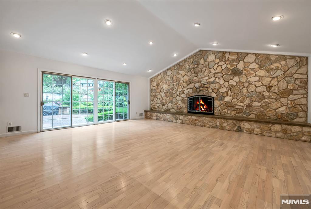 8 Clearwater Drive