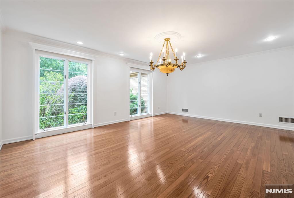 8 Clearwater Drive