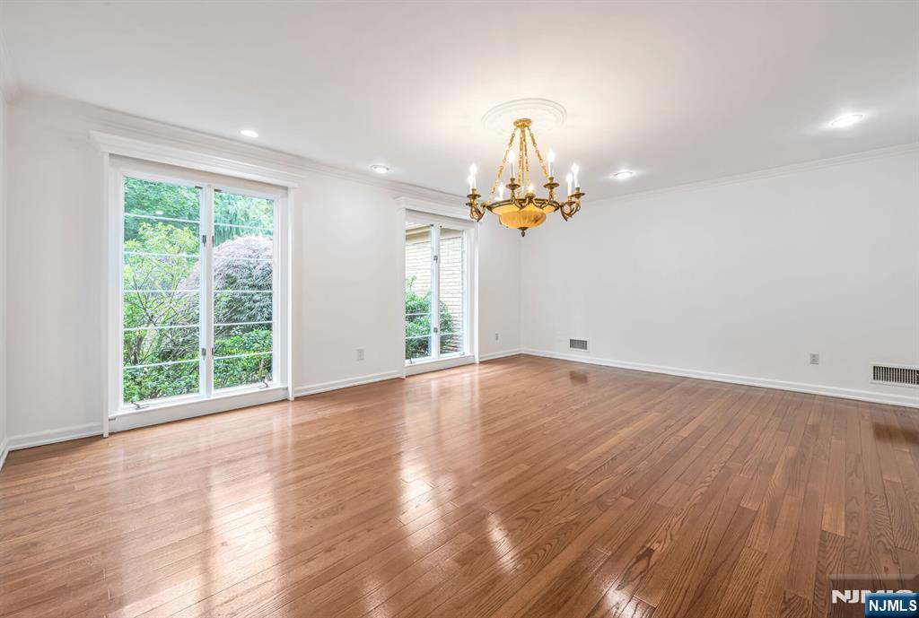 8 Clearwater Drive