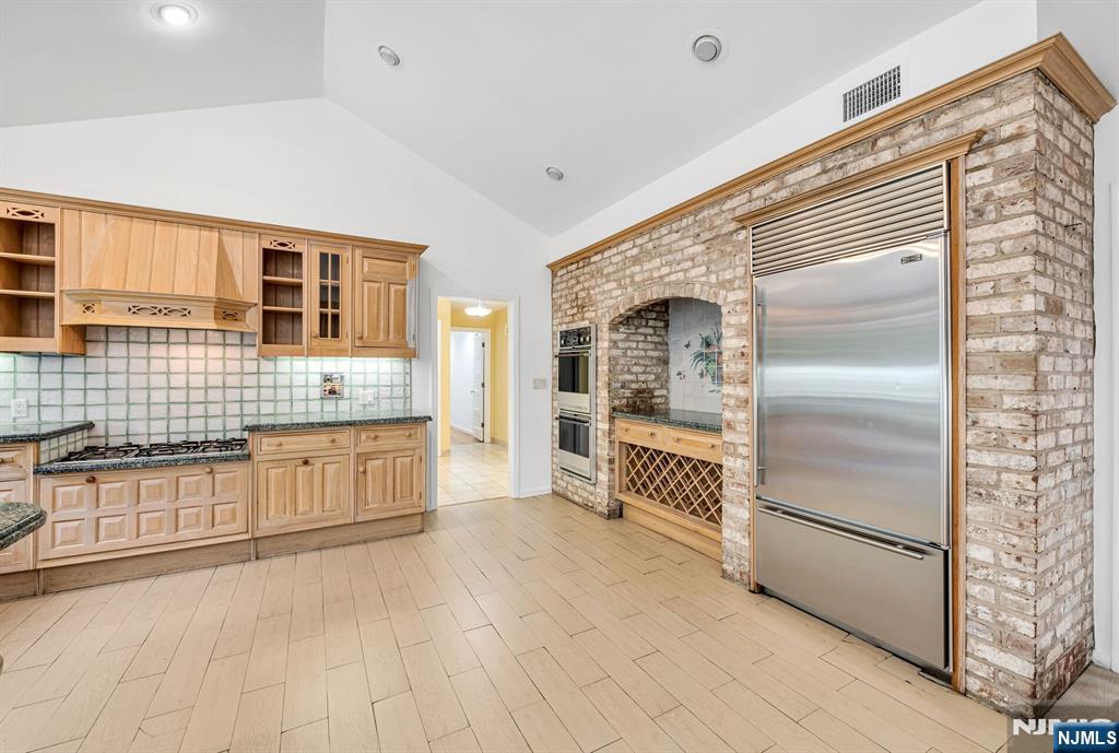 8 Clearwater Drive