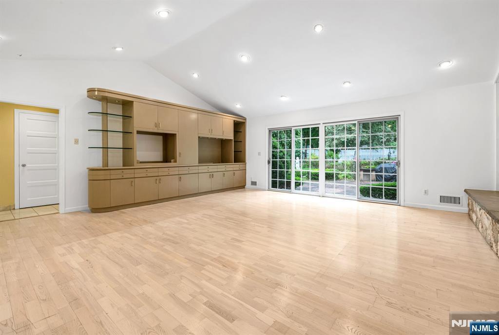 8 Clearwater Drive