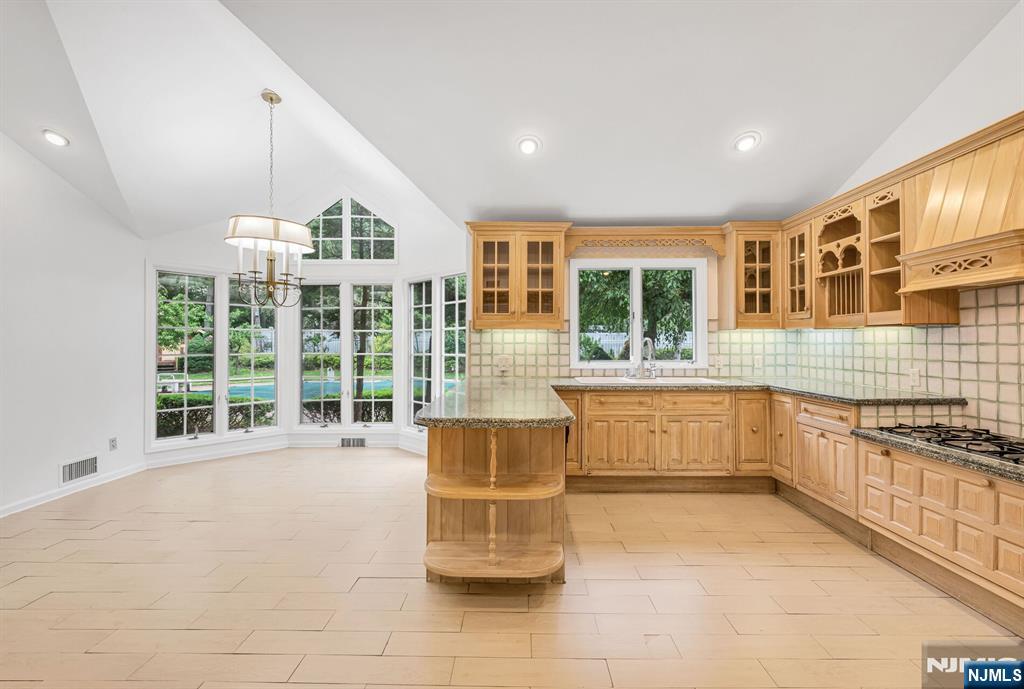8 Clearwater Drive