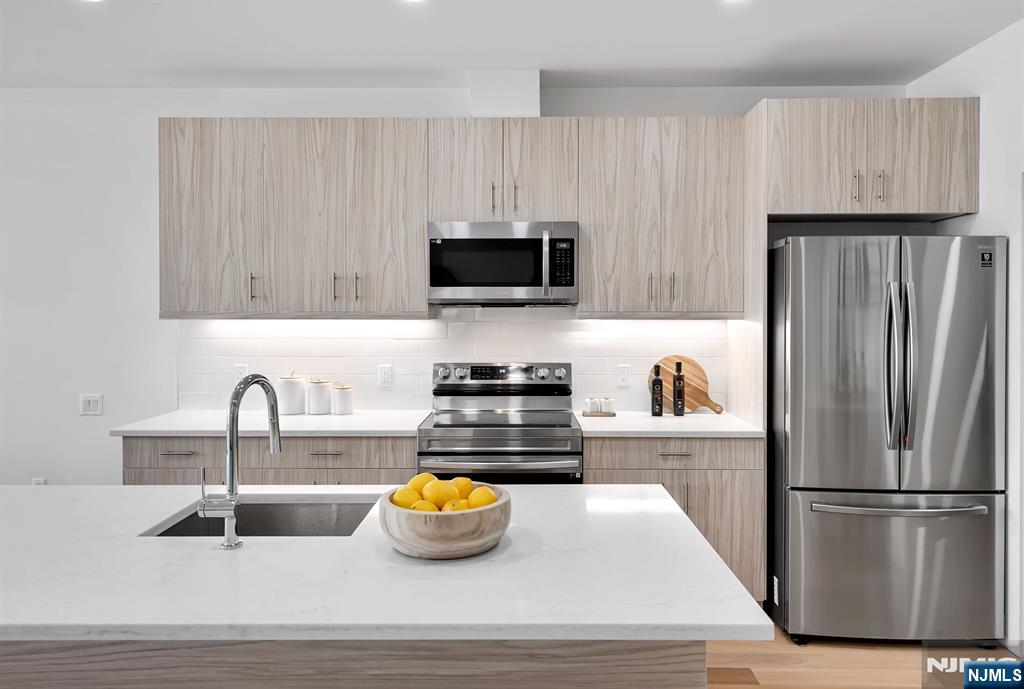 35 Jefferson Avenue 306