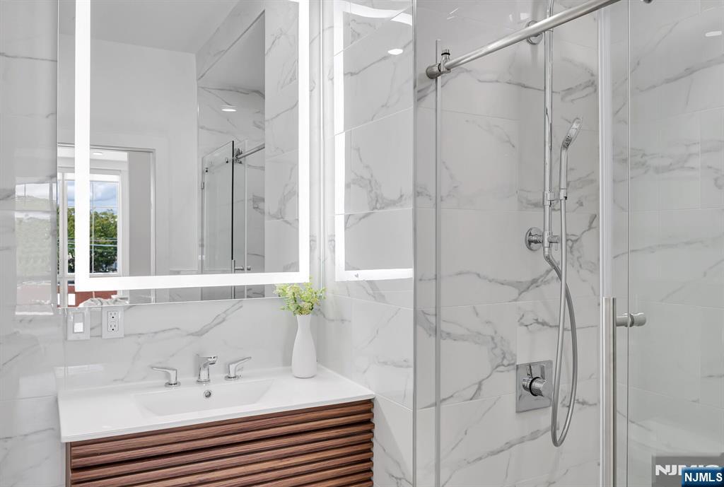 35 Jefferson Avenue 306