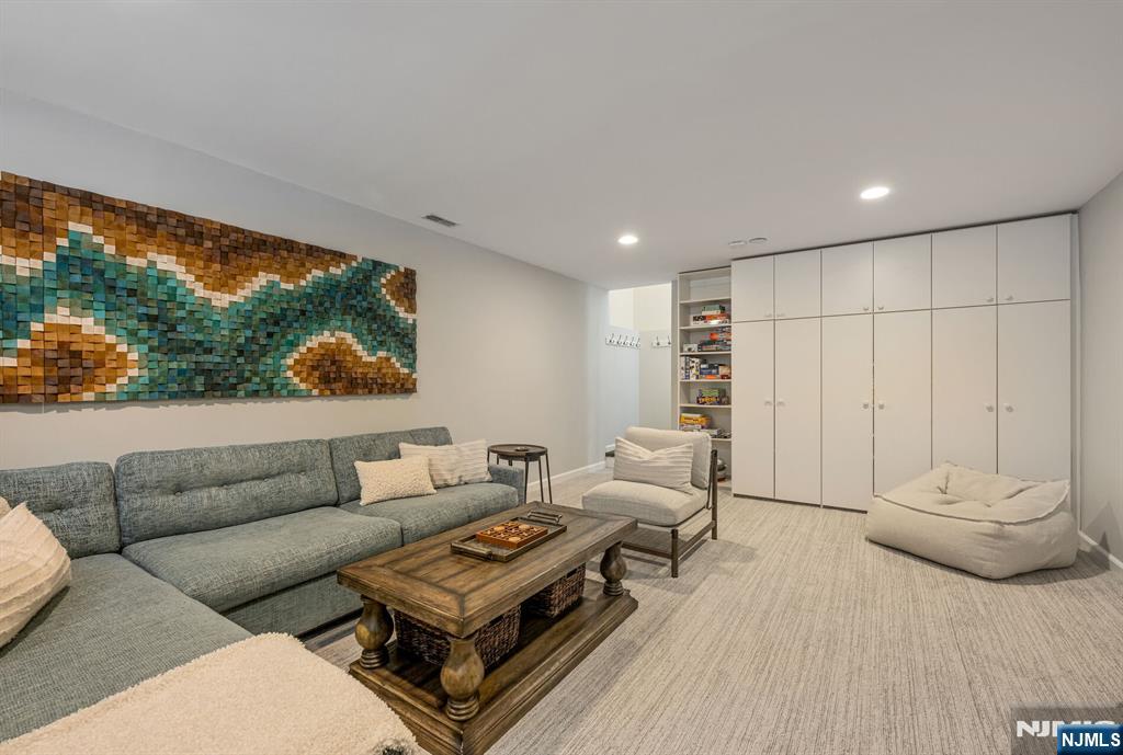 86 Carlton Avenue