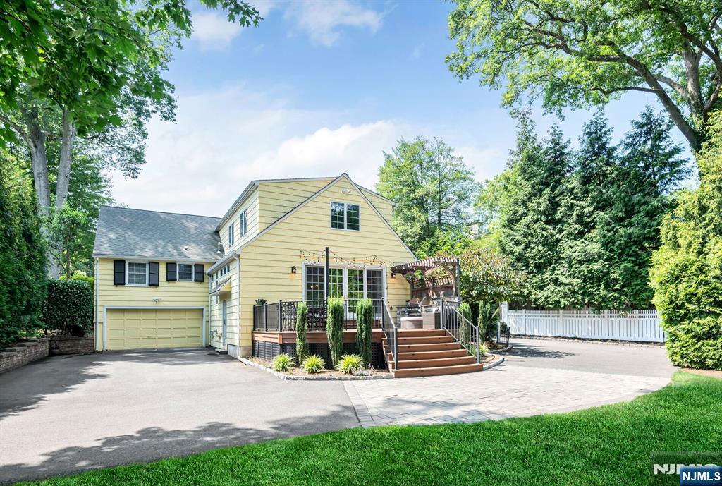 86 Carlton Avenue