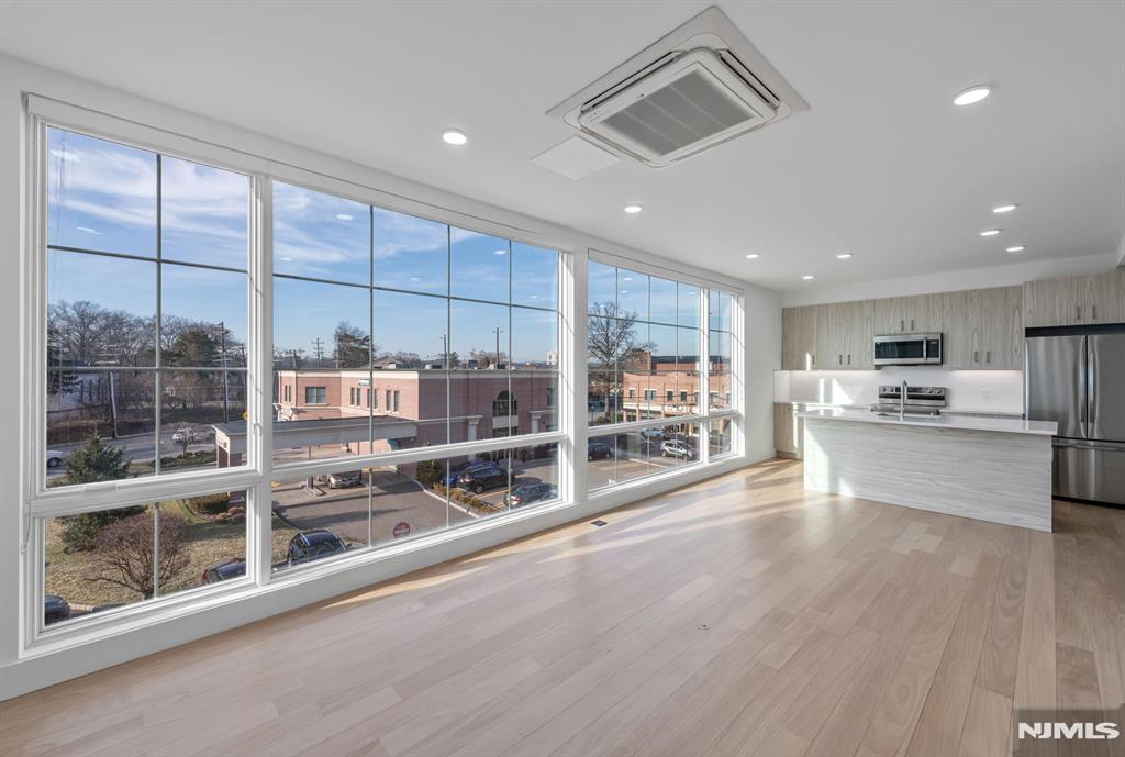 35 Jefferson Avenue 400