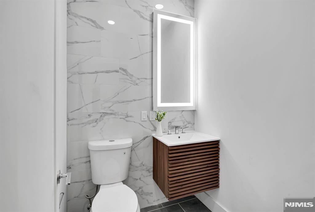 35 Jefferson Avenue 400