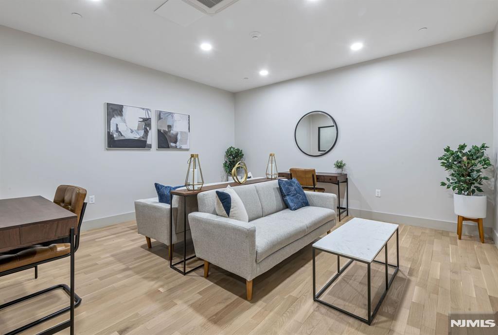 35 Jefferson Avenue 400