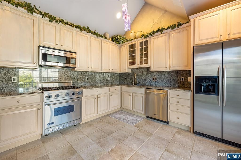 19 Sherbrooke Court 27