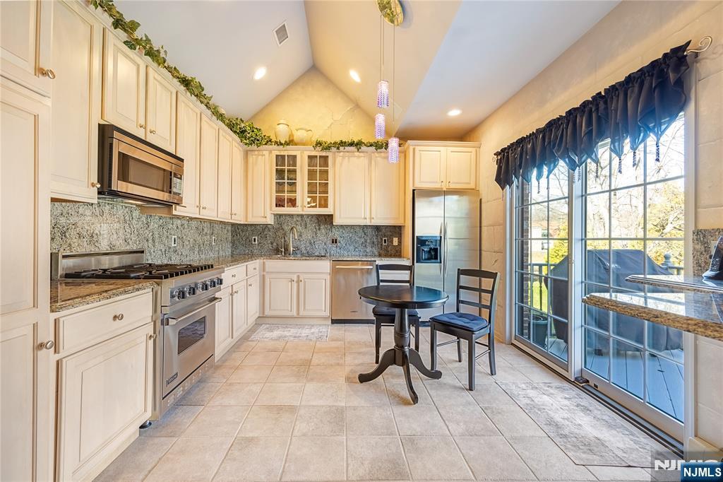19 Sherbrooke Court 27