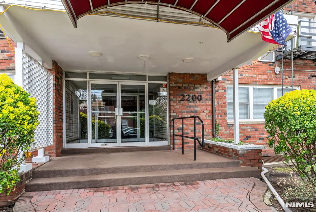 2200 Center Avenue C1