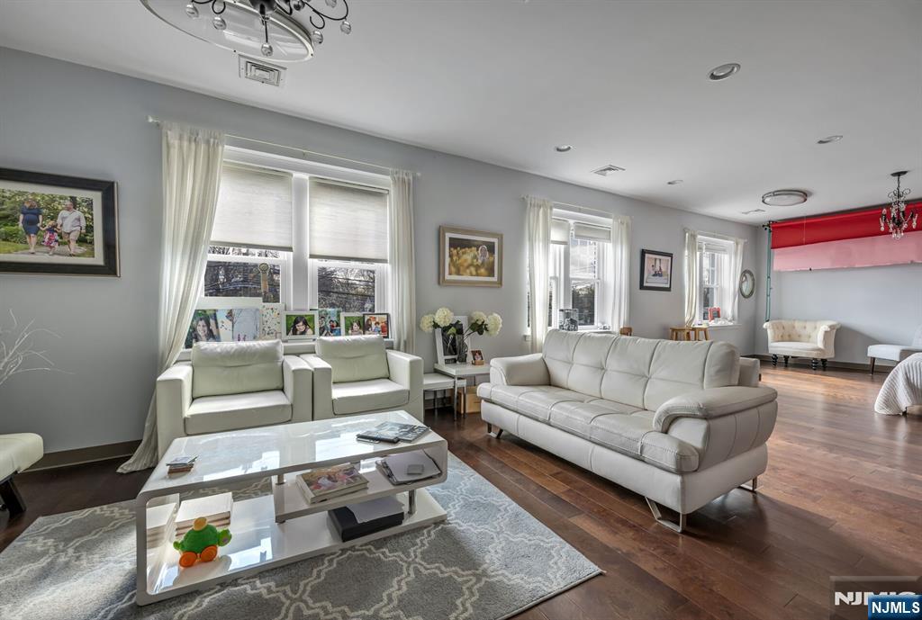 576-580 Maple Avenue