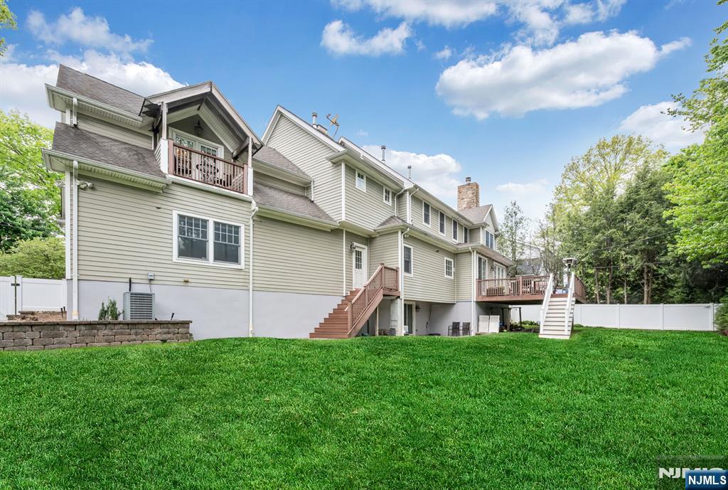 42 Lakewood Avenue