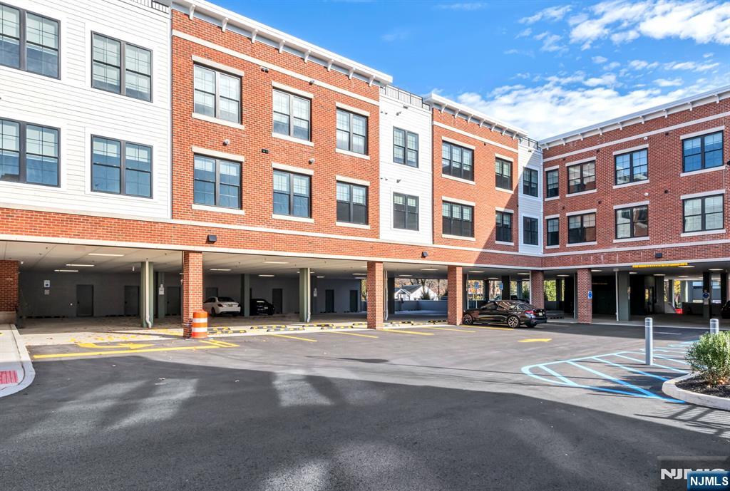 619 Maple Avenue 301